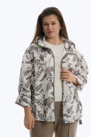 ветровка с капюшоном фотография