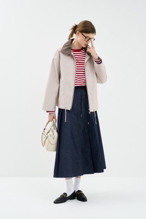 ветровка с капюшоном фотография