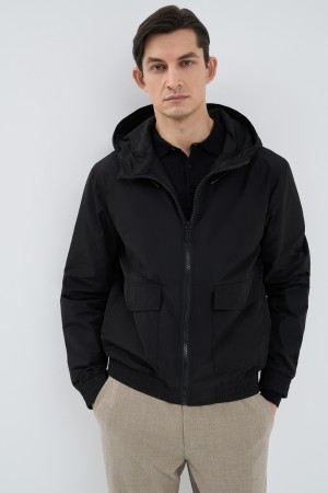 ветровка с капюшоном фотография