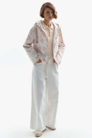 ветровка с капюшоном фотография