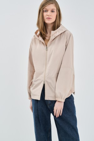ветровка с капюшоном фотография