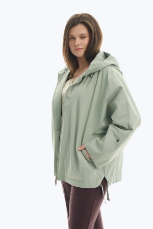 ветровка с капюшоном фотография