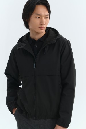 ветровка с капюшоном фотография