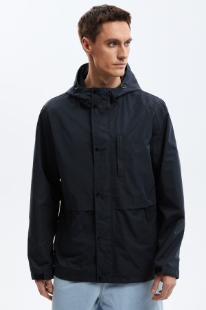 ветровка с капюшоном фотография