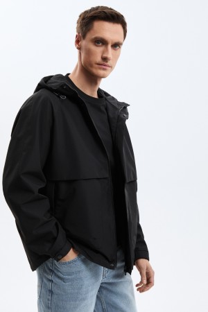 ветровка с капюшоном фотография