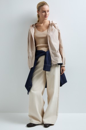 ветровка с капюшоном фотография