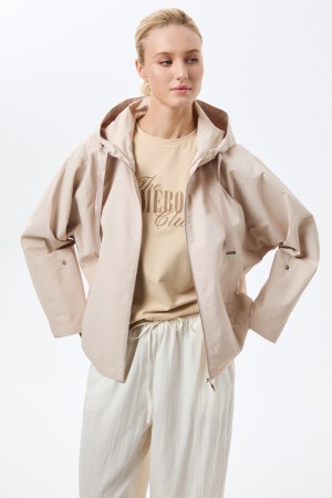 ветровка с капюшоном фотография