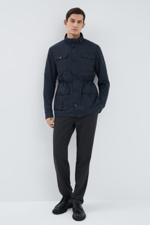 ветровка с накладными карманами фотография