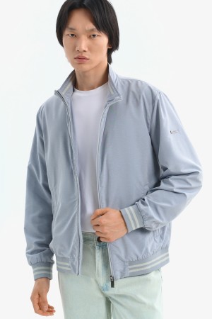 ветровка фотография