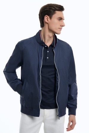 ветровка фотография