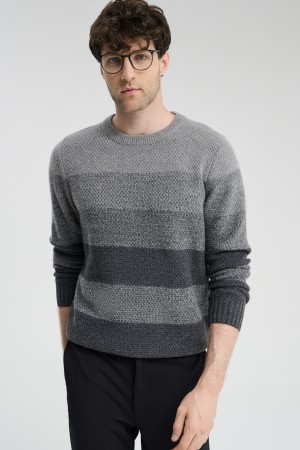 вязаный джемпер фотография