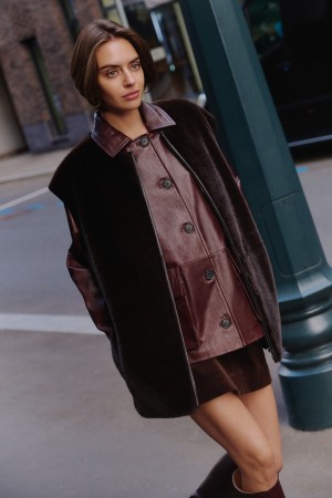 жилет из искусственного меха фотография