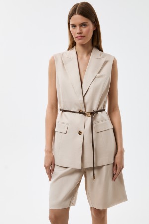 жилет с поясом фотография