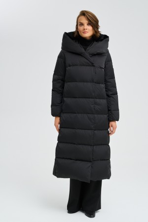 зимнее пальто с капюшоном фотография