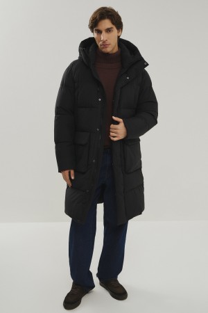 зимнее пальто с капюшоном фотография