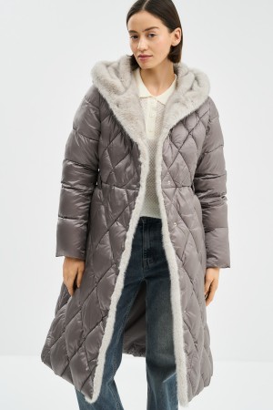 зимнее пальто с меховой отделкой фотография