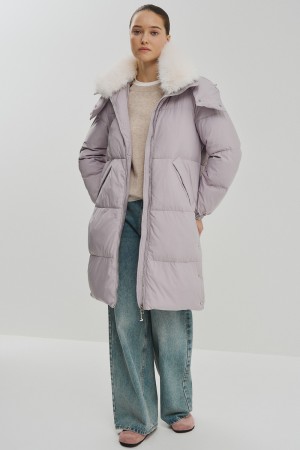 зимнее пальто с меховой отделкой фотография