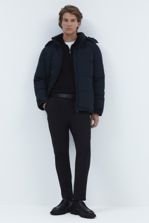 зимняя куртка с капюшоном фотография