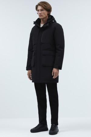 зимняя куртка с капюшоном фотография