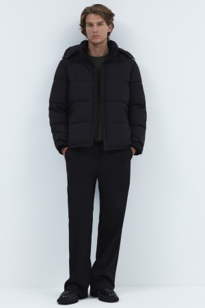 зимняя куртка с капюшоном фотография