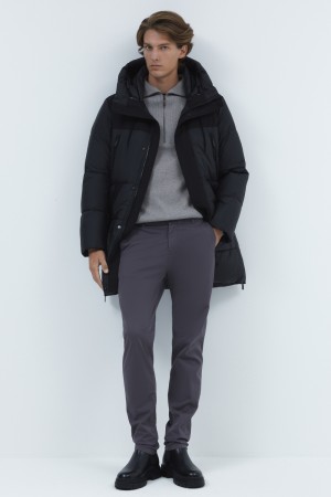 зимняя куртка с капюшоном фотография