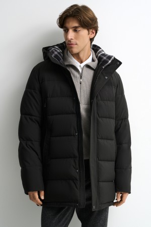 зимняя куртка с капюшоном фотография