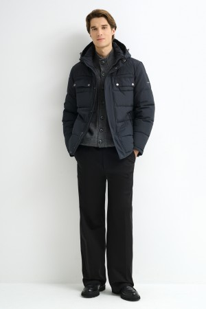 зимняя куртка с капюшоном фотография