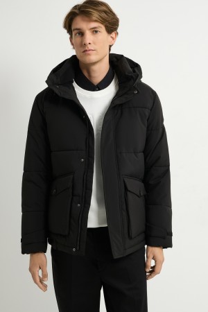 зимняя куртка с капюшоном фотография