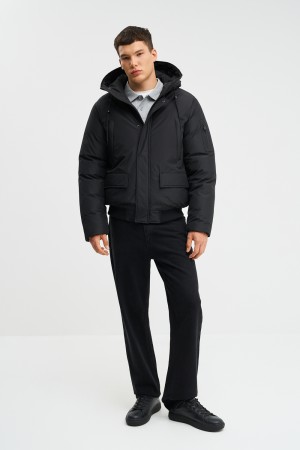 зимняя куртка с капюшоном фотография