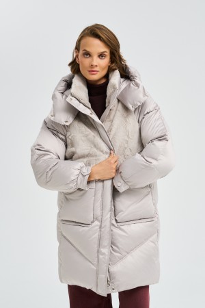 зимняя куртка с капюшоном фотография