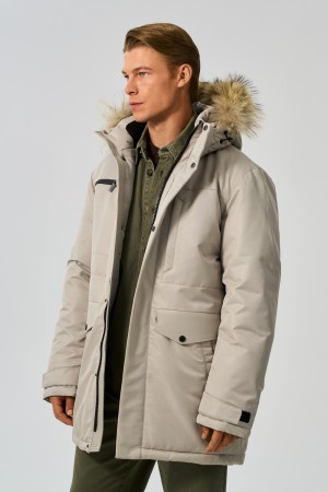 зимняя куртка с капюшоном фотография