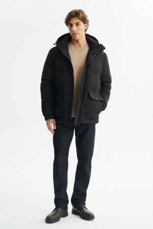 зимняя куртка с капюшоном фотография