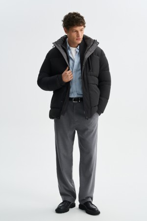 зимняя куртка с капюшоном фотография