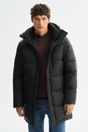 зимняя куртка с капюшоном фотография