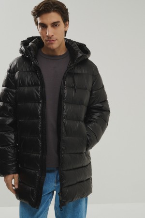 зимняя куртка с капюшоном фотография