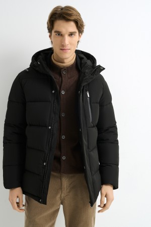 зимняя куртка с капюшоном фотография