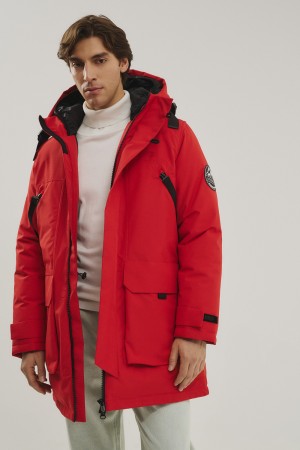 зимняя куртка с капюшоном фотография