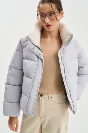 зимняя куртка с воротником-стойкой фотография