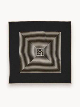 centered monogram - женские аксессуары toteme 