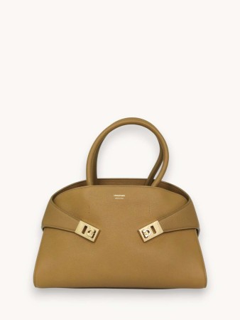 hug - женские аксессуары salvatore ferragamo 