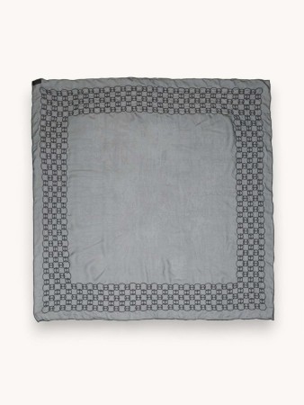 silk scarf фотография