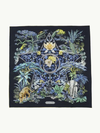 silk scarf фотография
