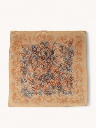 silk scarf фотография